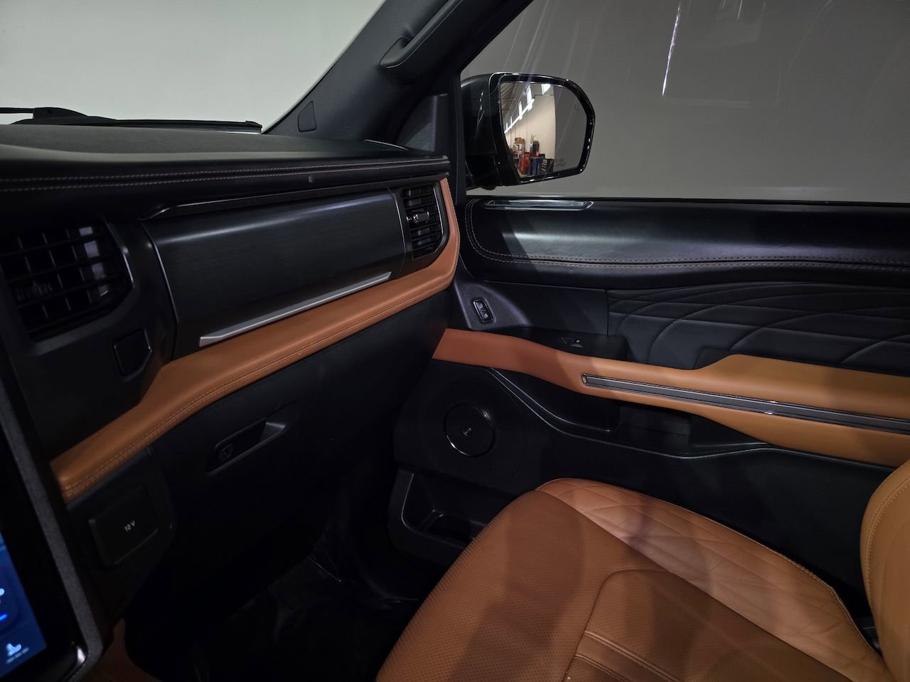 Used 2022 Ford Expedition Platinum image 34