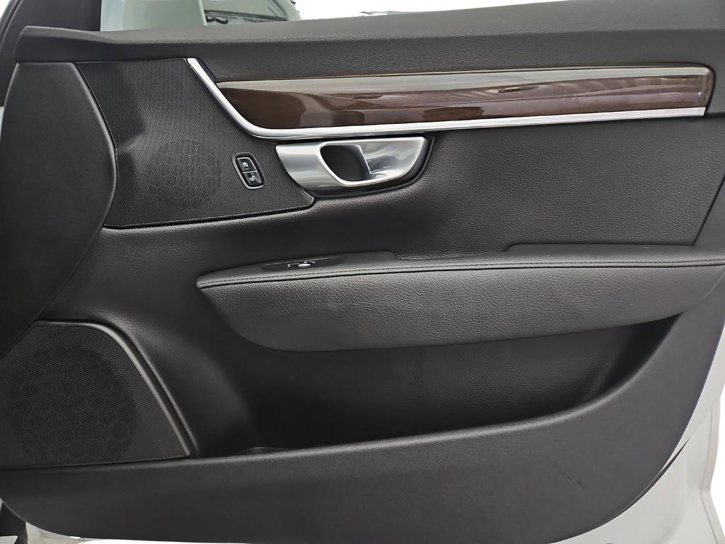Used 2018 Volvo S90 T6 Momentum w/ Convenience Package image 29