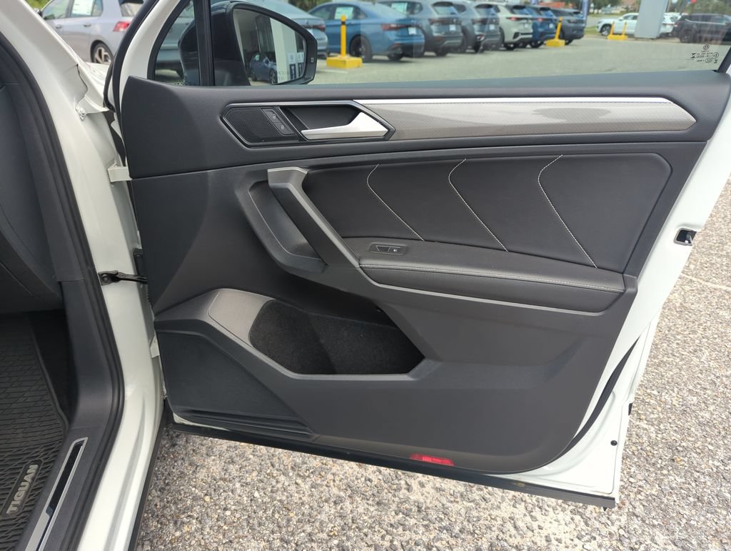Certified 2023 Volkswagen Tiguan SE R-Line FWD image 34