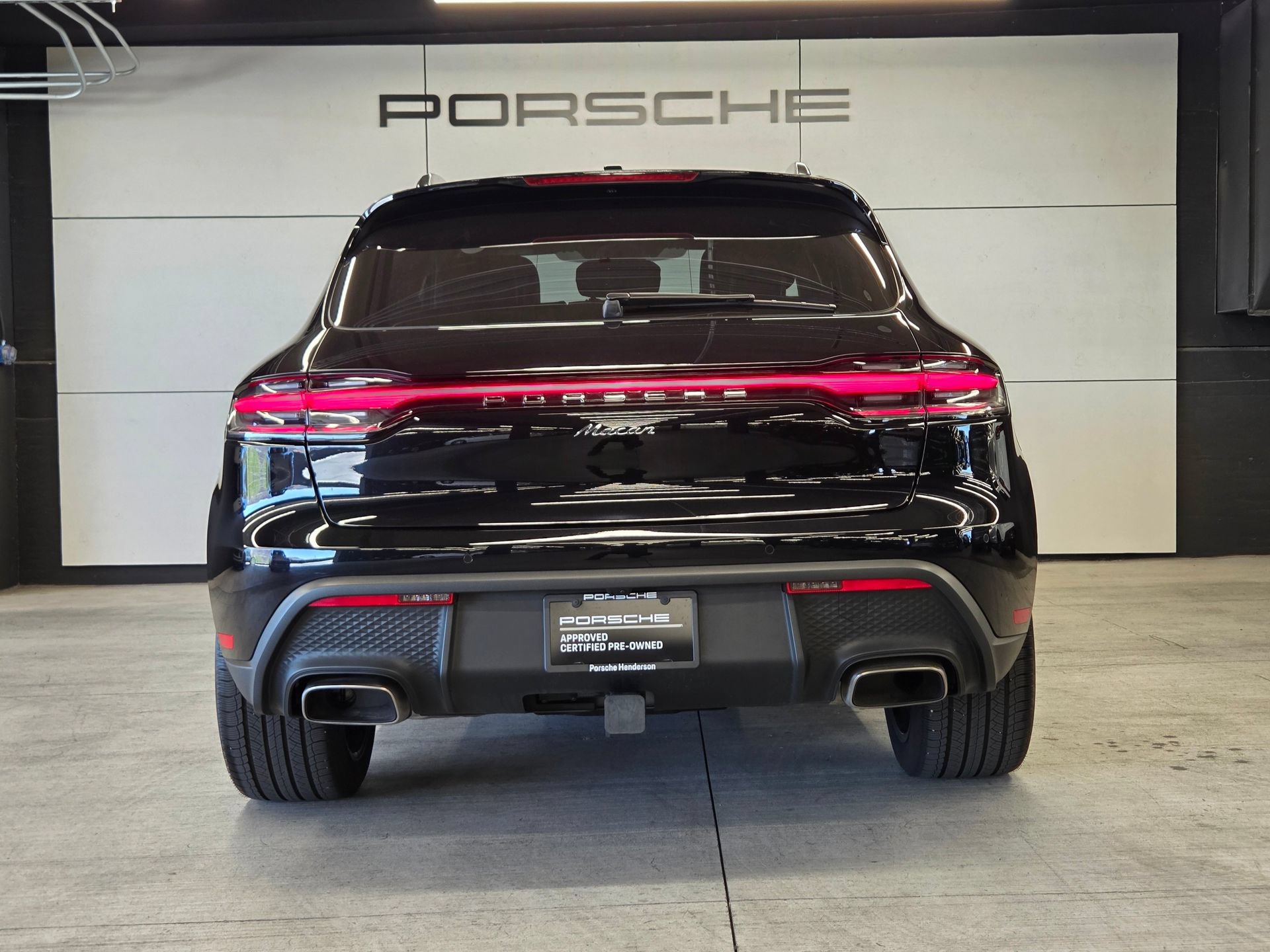 Certified 2025 Porsche Macan AWD/4WD image 7