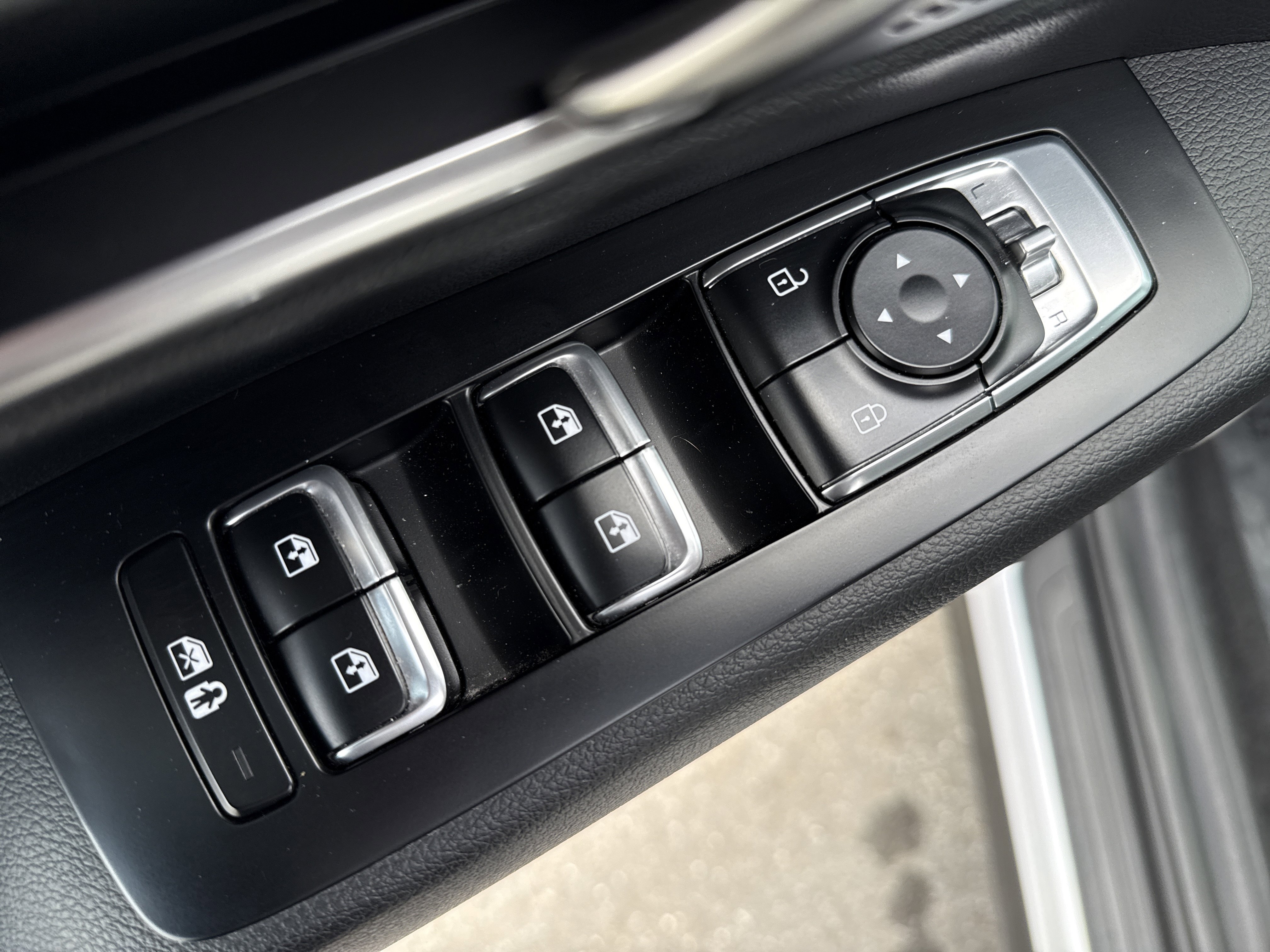 Used 2024 Kia Telluride LX AWD/4WD image 17