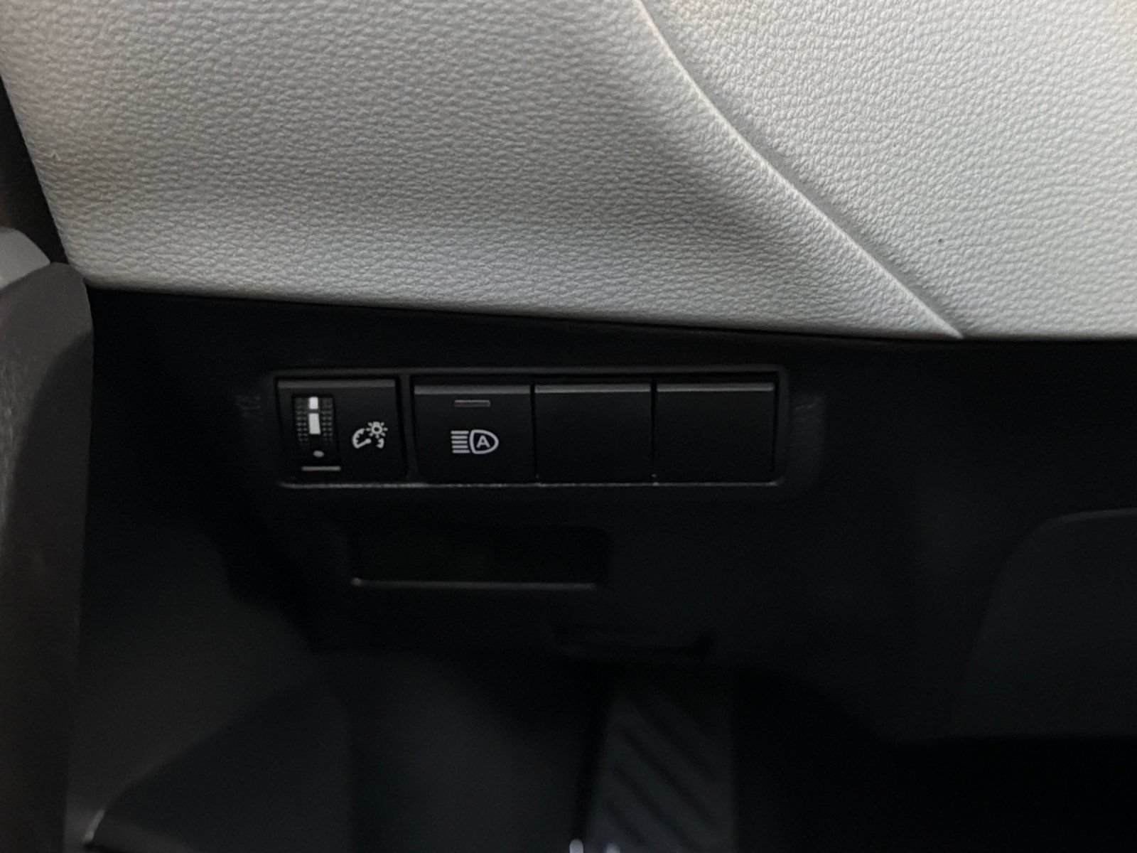 Used 2022 Toyota Corolla Cross L FWD image 25