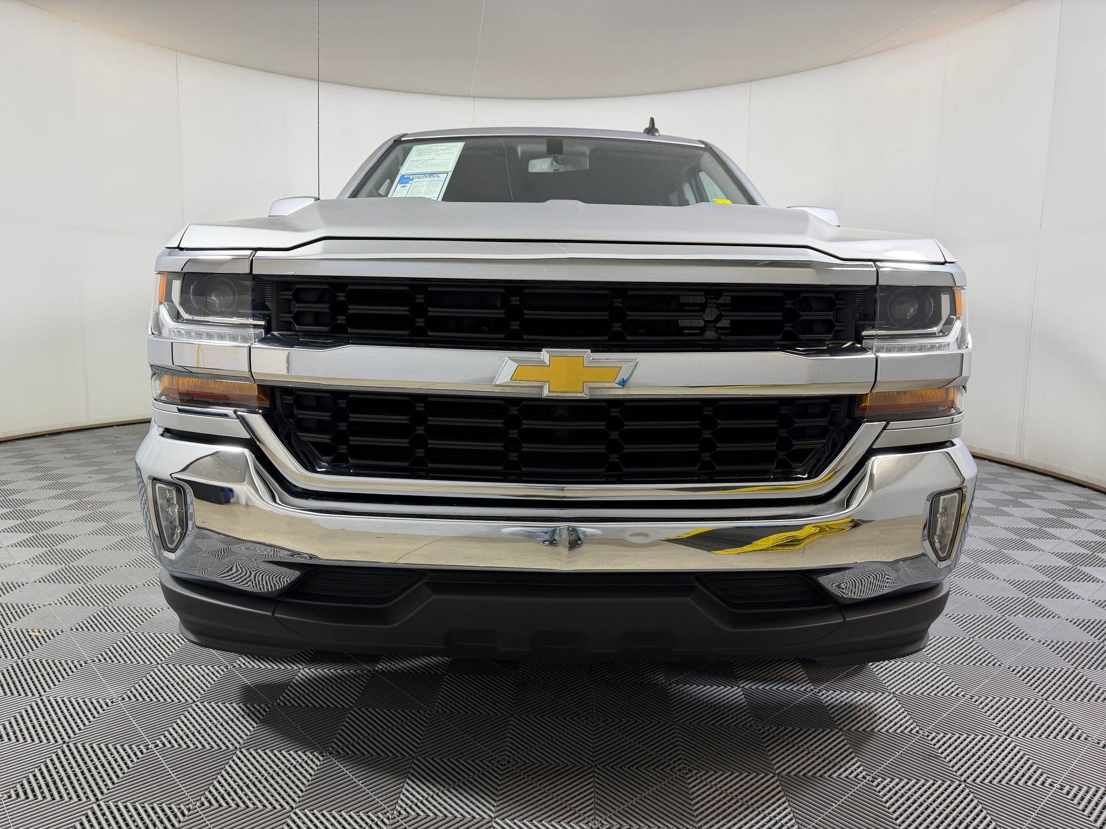 Used 2018 Chevrolet Silverado 1500 LT w/ All Star Edition RWD image 5