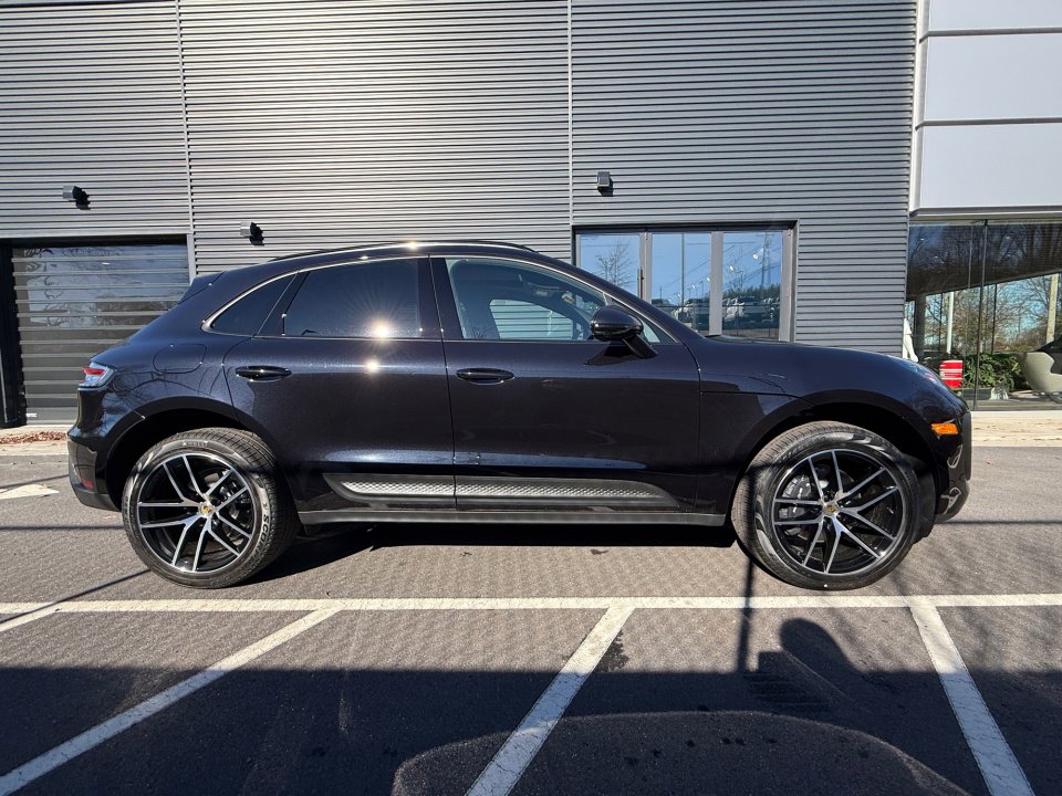 New 2026 Porsche Macan image 8