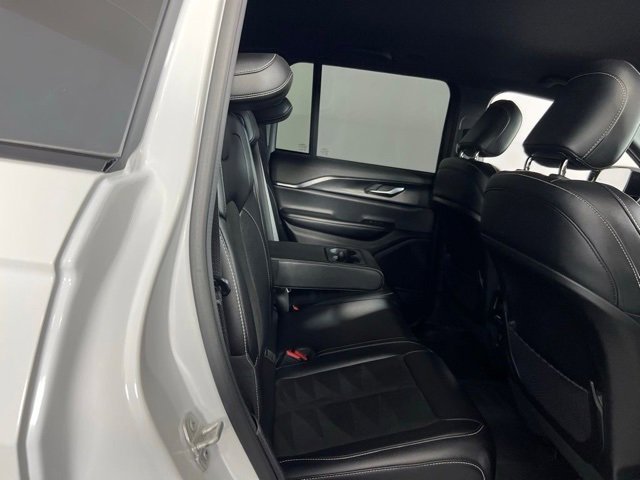 Used 2023 Jeep Grand Cherokee Altitude image 20