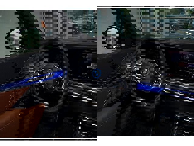 Used 2025 BMW i7 eDrive50 w/ Premium Package image 85