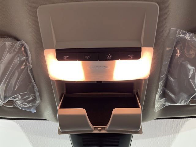 New 2025 Nissan Sentra SR w/ Midnight Edition image 32