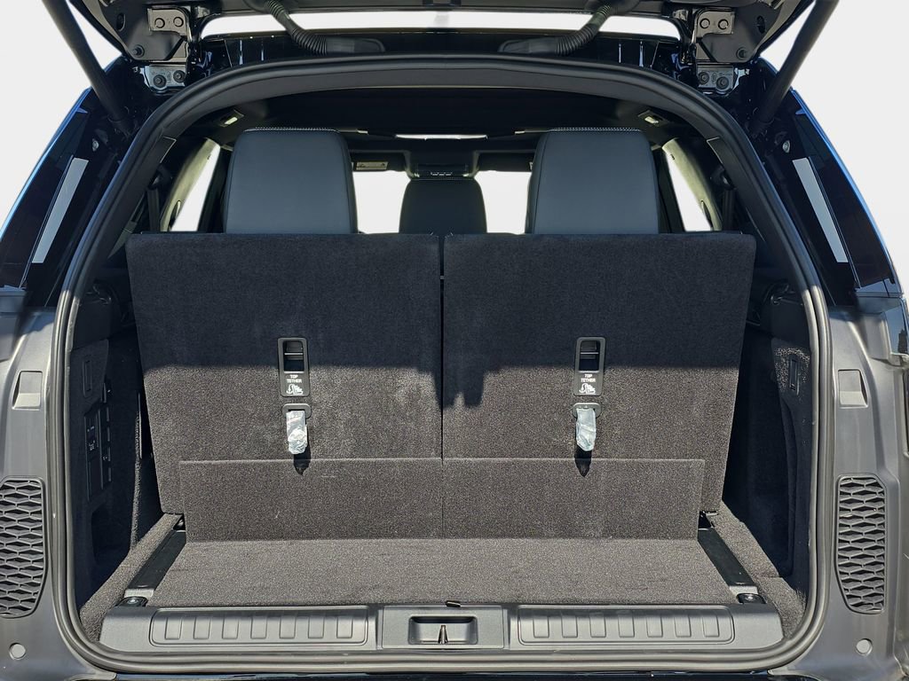 New 2026 Land Rover Discovery Limited Edition image 15