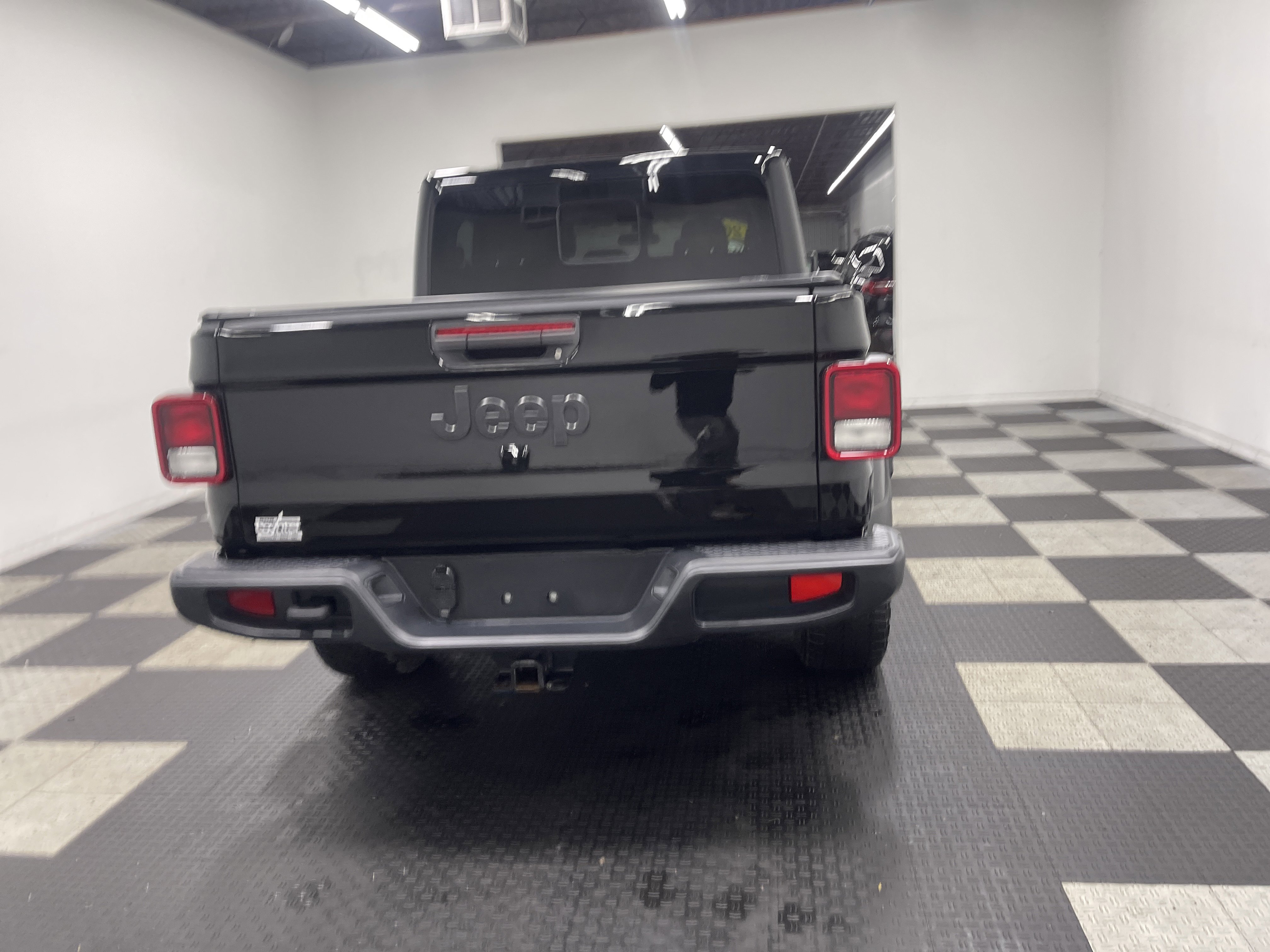 Used 2024 Jeep Gladiator Sport image 3