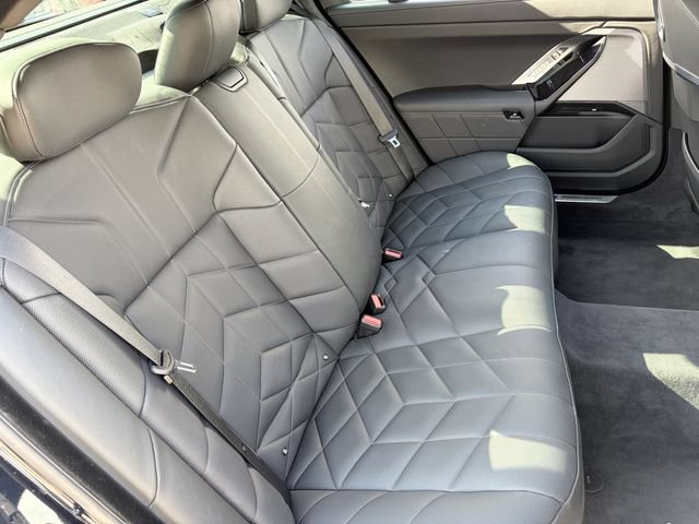 Used 2025 BMW 750e xDrive AWD/4WD image 13