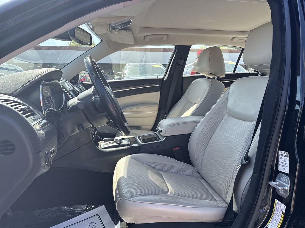 Used 2015 Chrysler 300 C image 11
