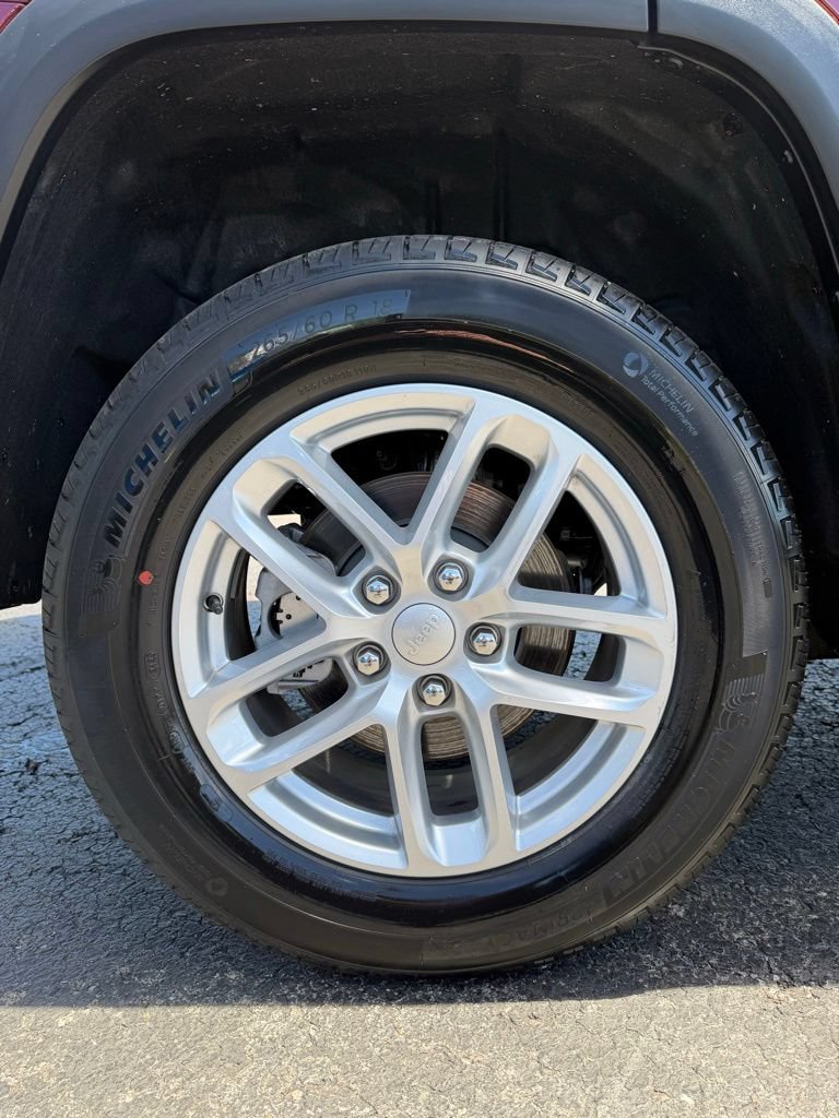 Certified 2025 Jeep Grand Cherokee Laredo X w/ Luxury Tech Group I AWD/4WD image 24