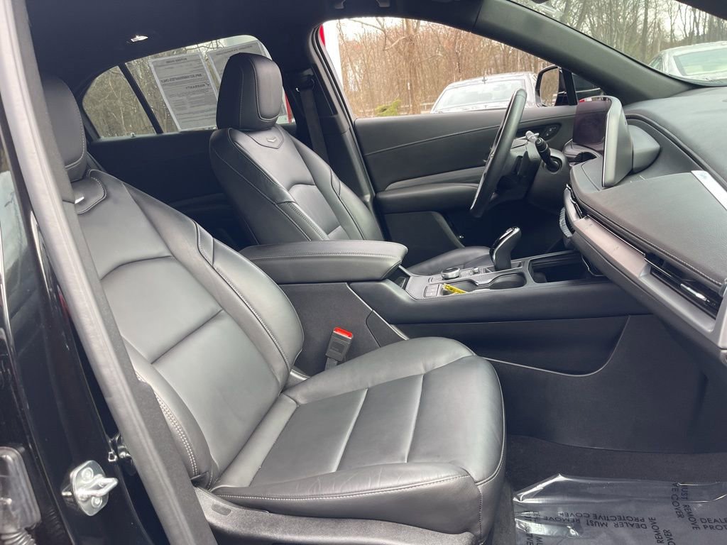 Used 2025 Cadillac XT4 Premium Luxury image 16