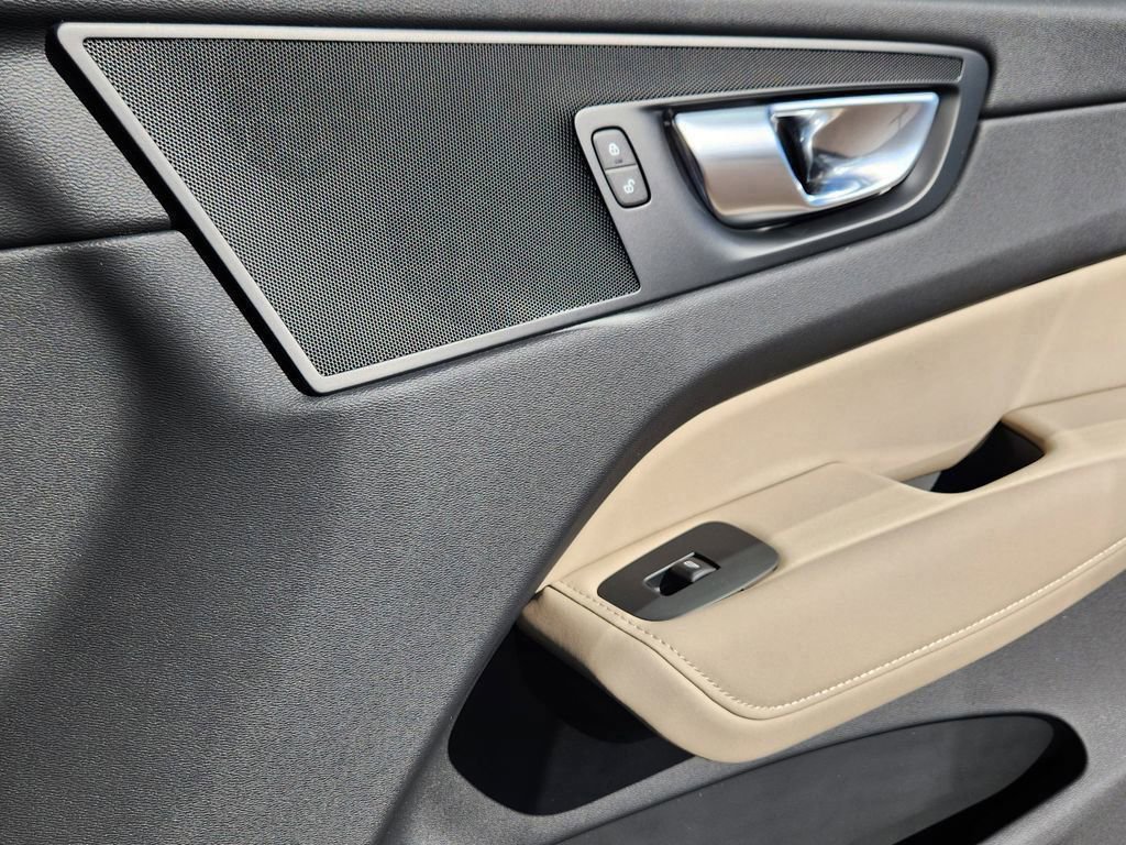 New 2026 Volvo XC60 B5 Plus w/ Protection Package Premier image 20