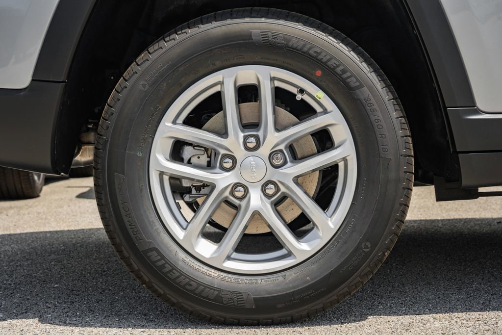 New 2025 Jeep Grand Cherokee Laredo X w/ Luxury Tech Group I image 18