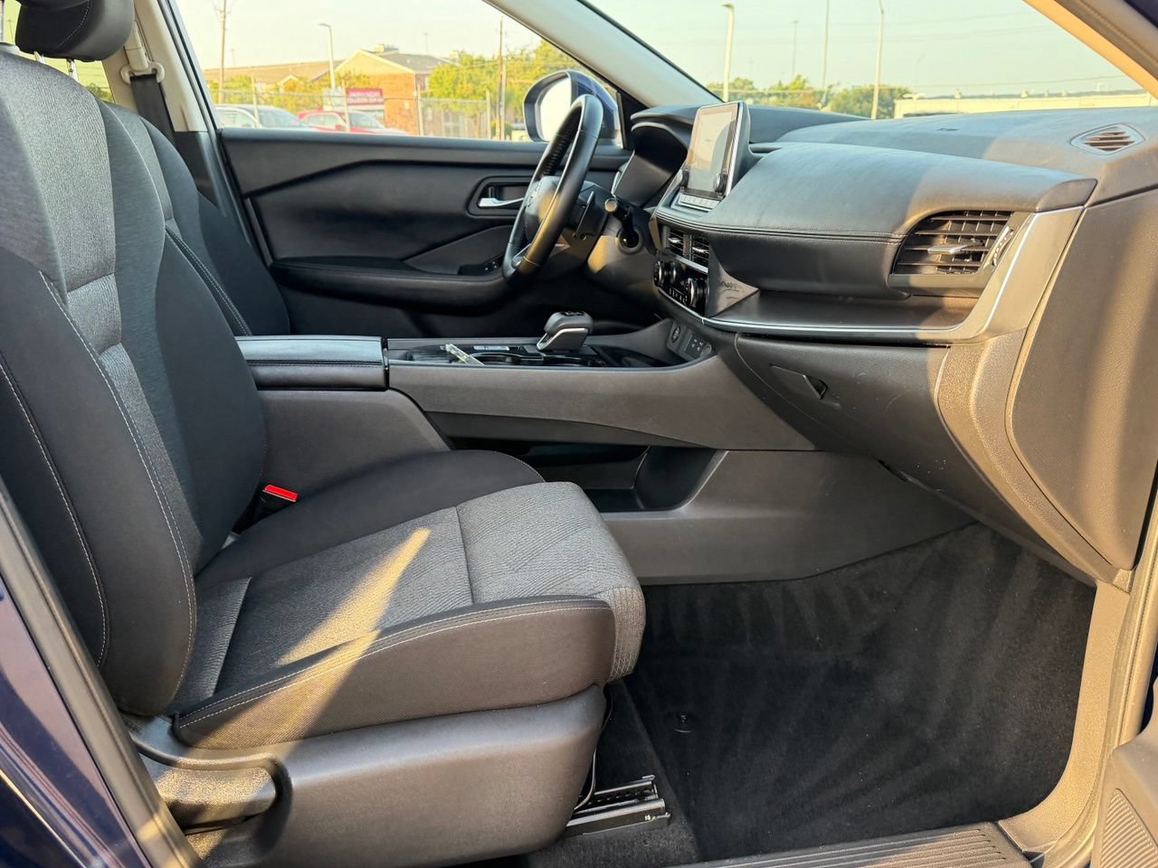 Certified 2025 Nissan Rogue SV FWD image 36