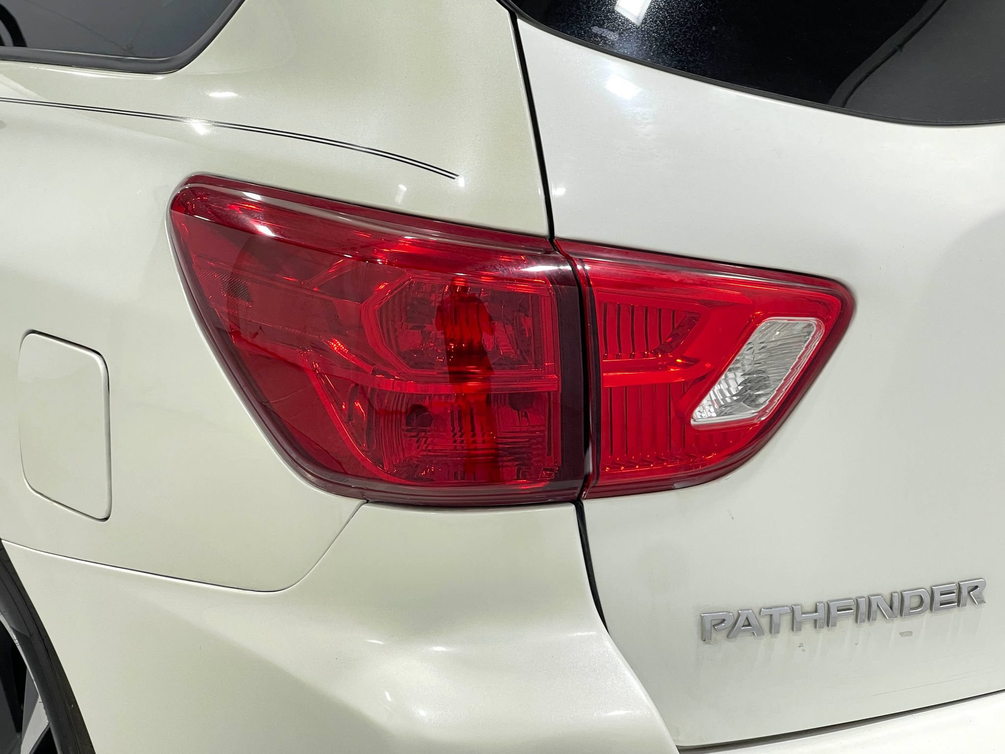 Used 2019 Nissan Pathfinder Platinum w/ Cargo Package AWD/4WD image 36