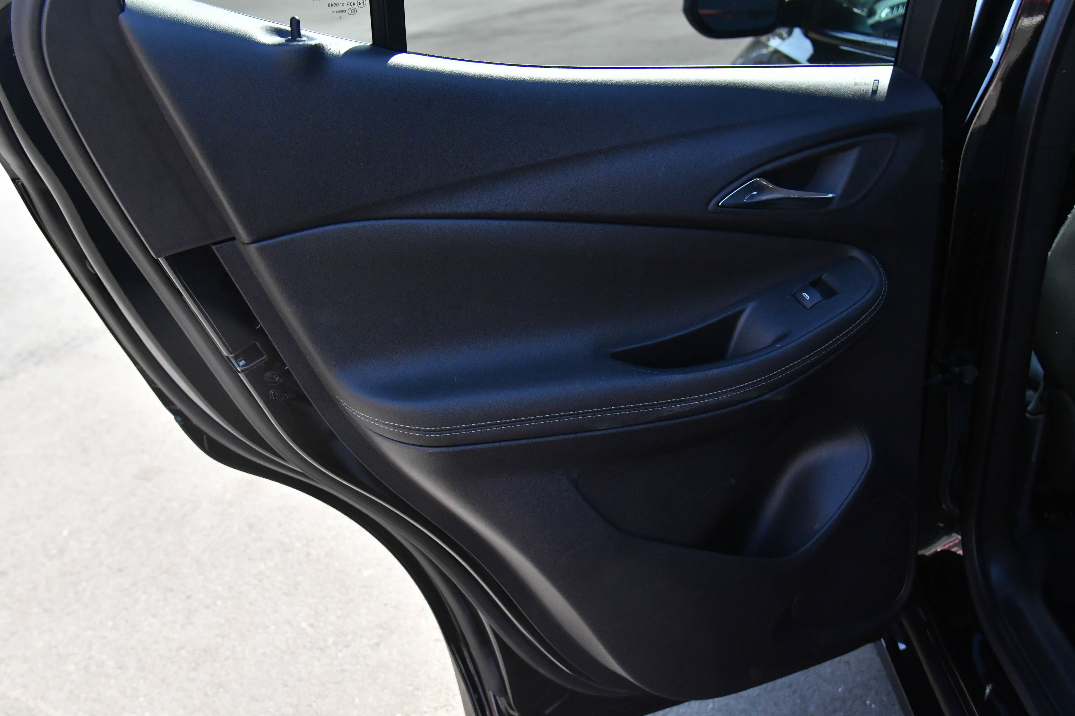 Used 2023 Buick Encore GX Select w/ Sport Touring Package image 32