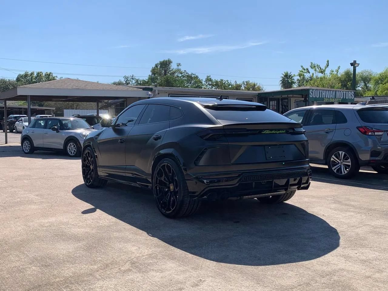 Used 2022 Lamborghini Urus AWD/4WD image 5