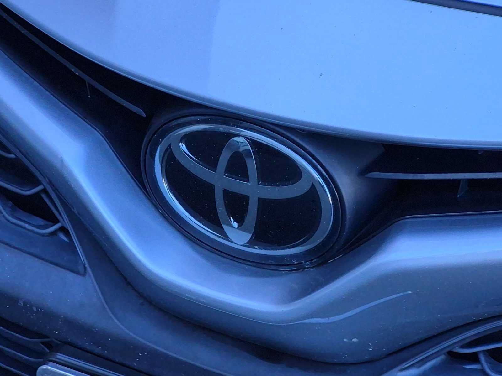 Used 2023 Toyota Camry SE FWD image 12