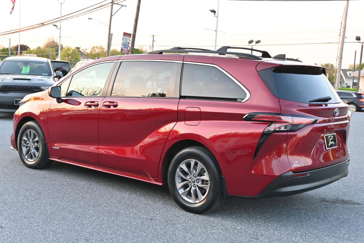 Used 2021 Toyota Sienna LE w/ LE Plus Package FWD image 7