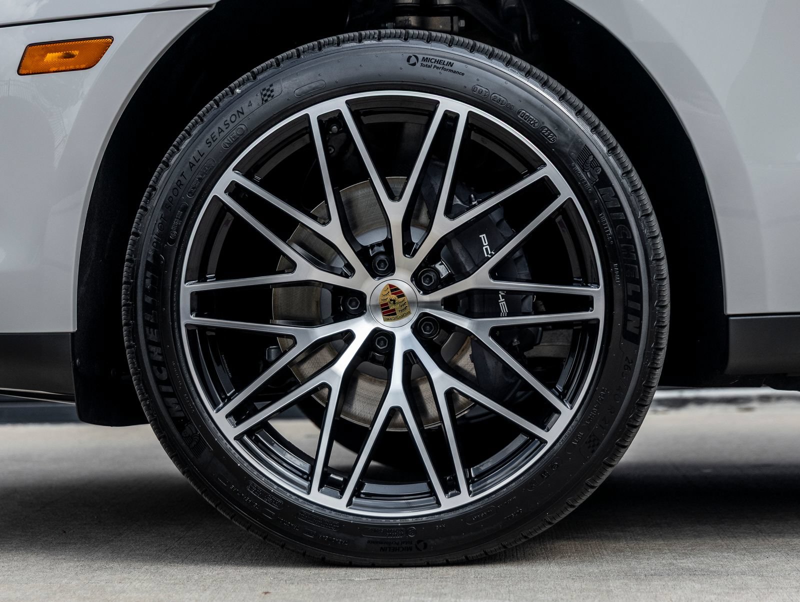 Certified 2026 Porsche Macan AWD/4WD image 13