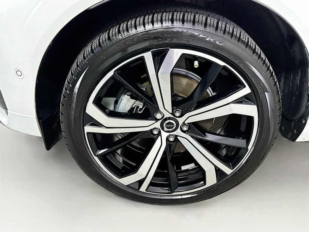 Used 2024 Volvo XC60 B5 Ultimate w/ Protection Package Premier AWD/4WD image 24