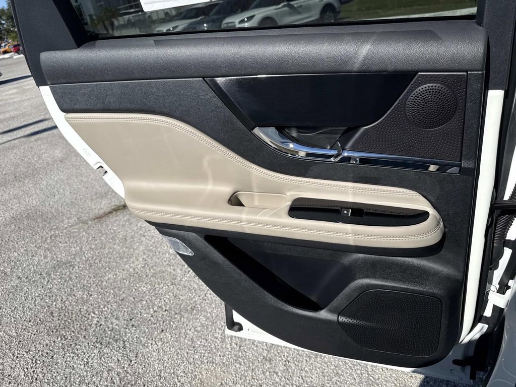 New 2026 Lincoln Corsair Premiere image 13