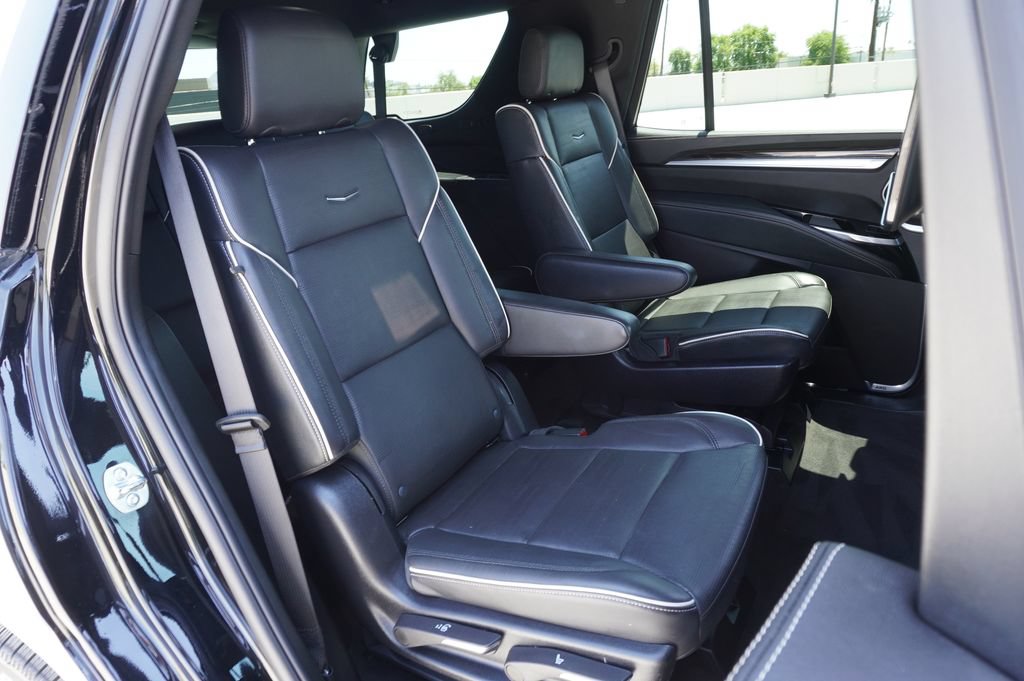 Certified 2025 Cadillac Escalade Premium Luxury AWD/4WD image 9