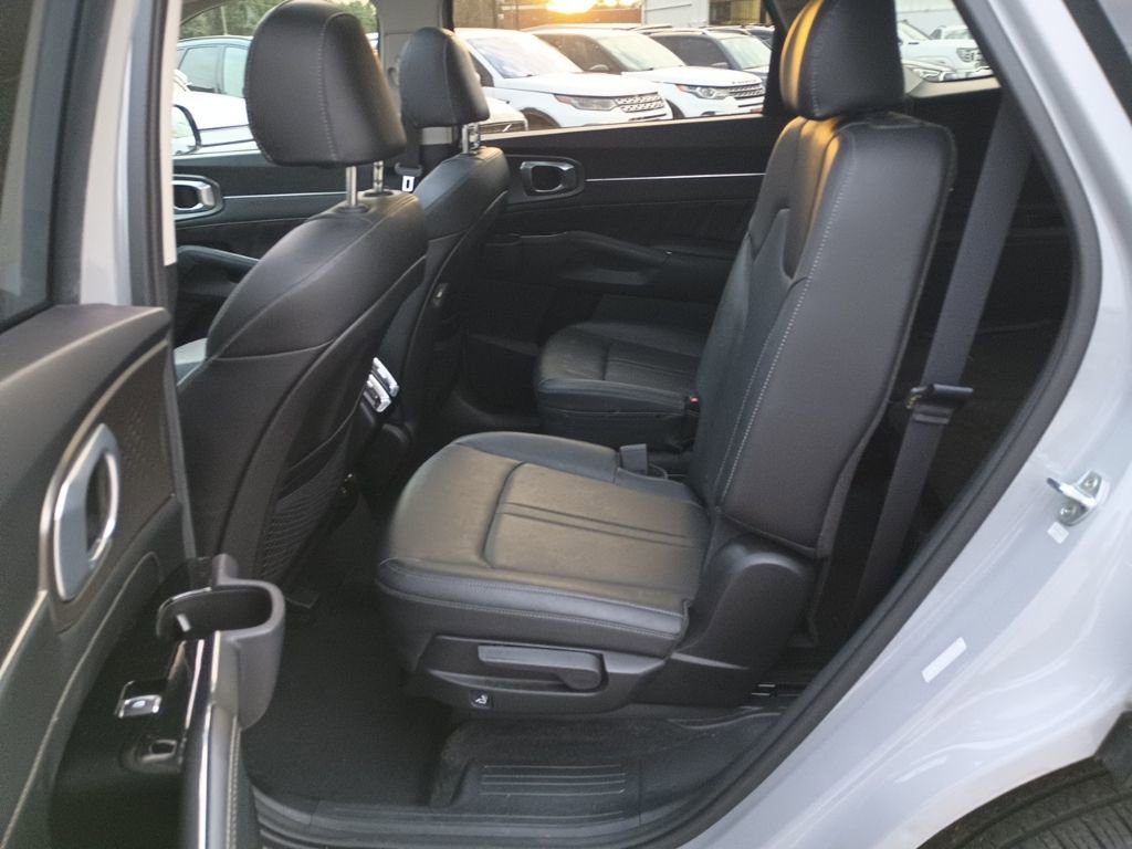 Used 2022 Kia Sorento SX image 11