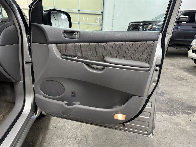 Used 2007 Toyota Sienna LE FWD image 26