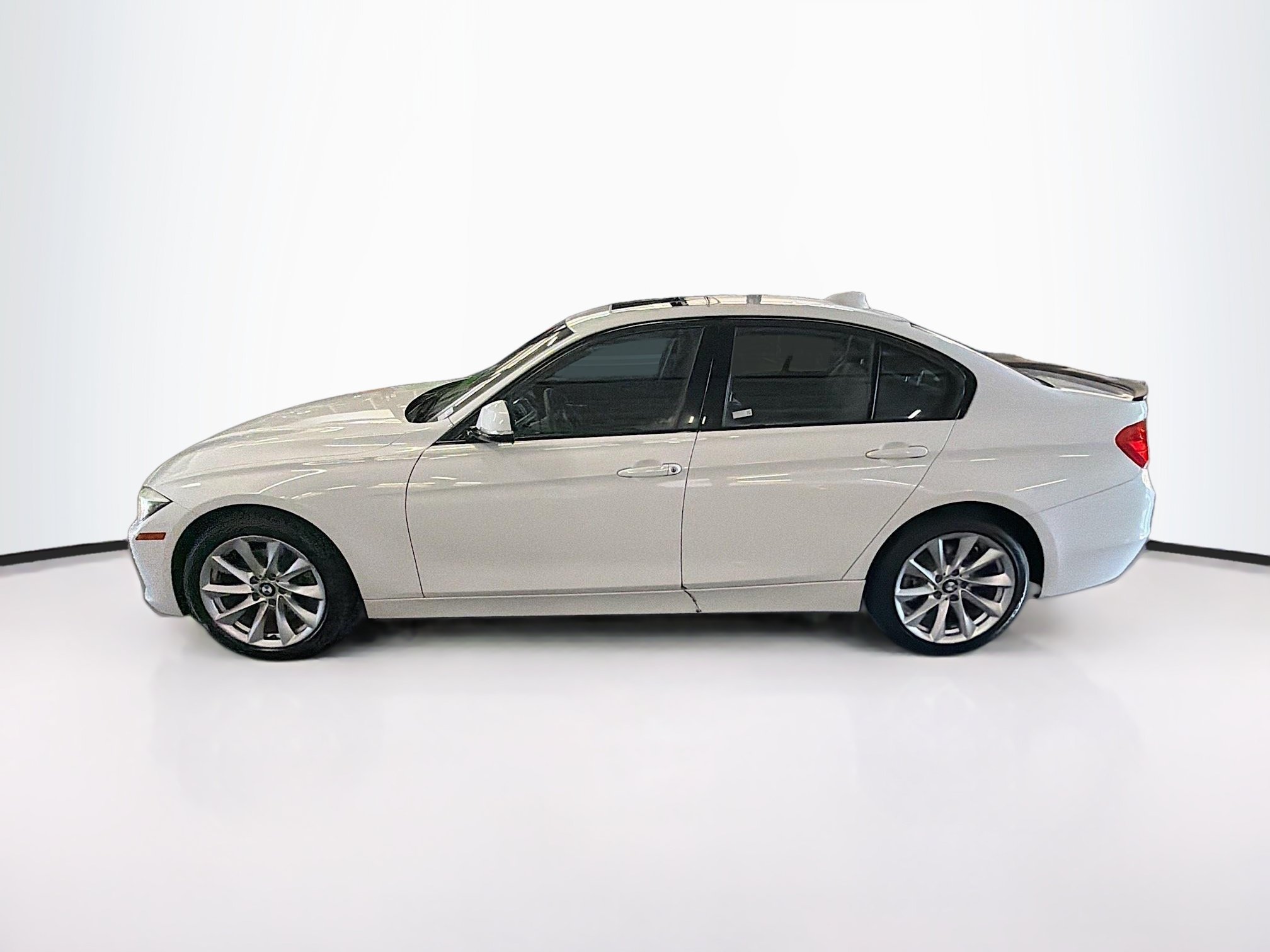 Used 2015 BMW 320i xDrive Sedan AWD/4WD image 4