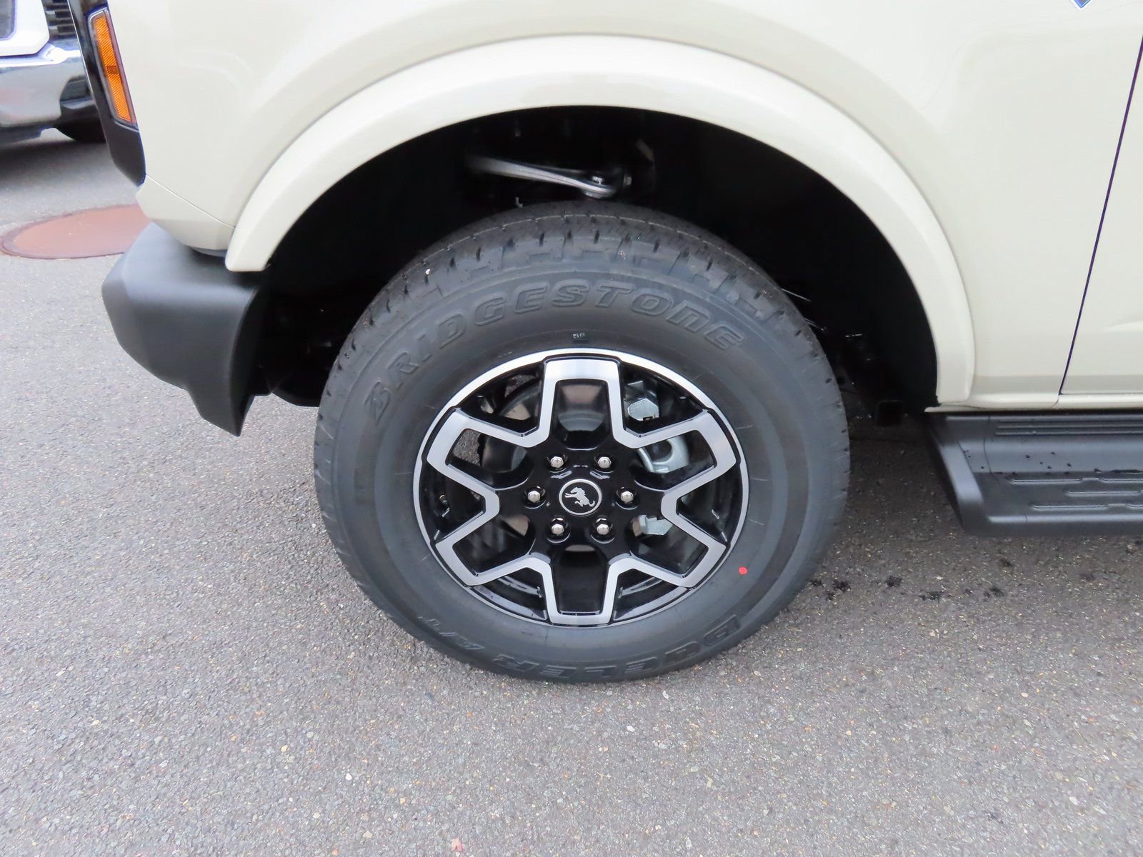 New 2025 Ford Bronco Outer Banks image 8