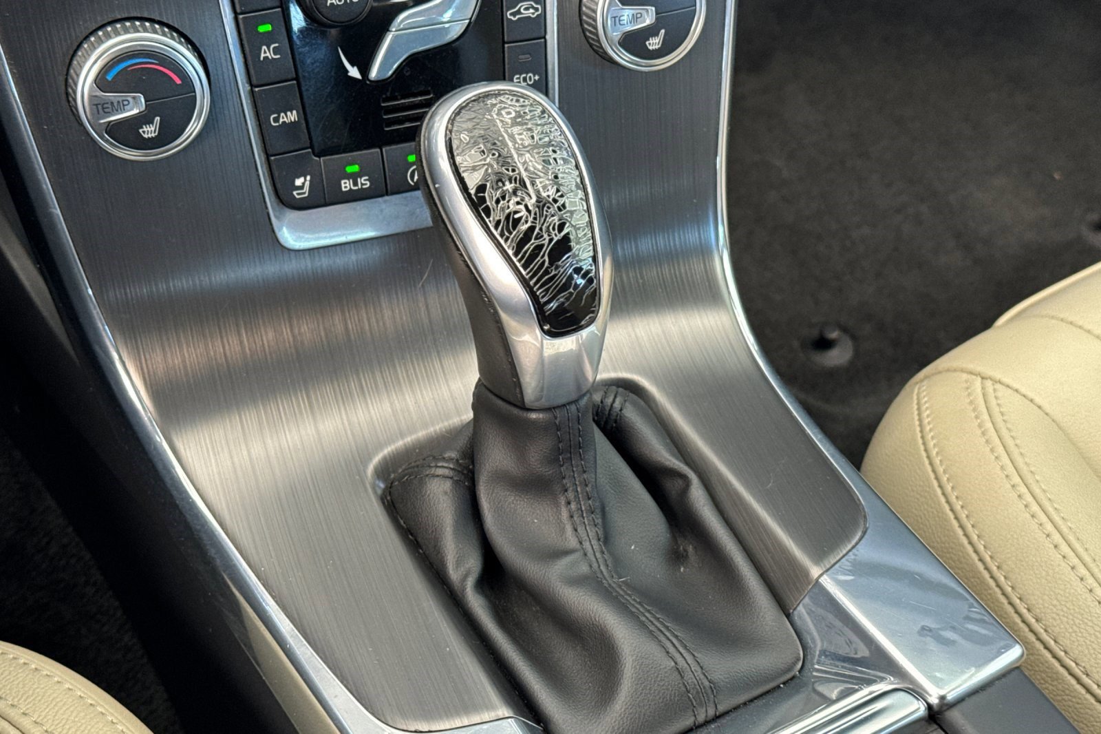 Used 2015 Volvo V60 T5 Premier w/ Convenience Package image 18