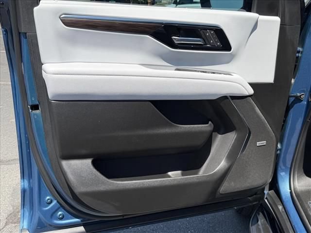 Certified 2025 Chevrolet Suburban Premier AWD/4WD image 15