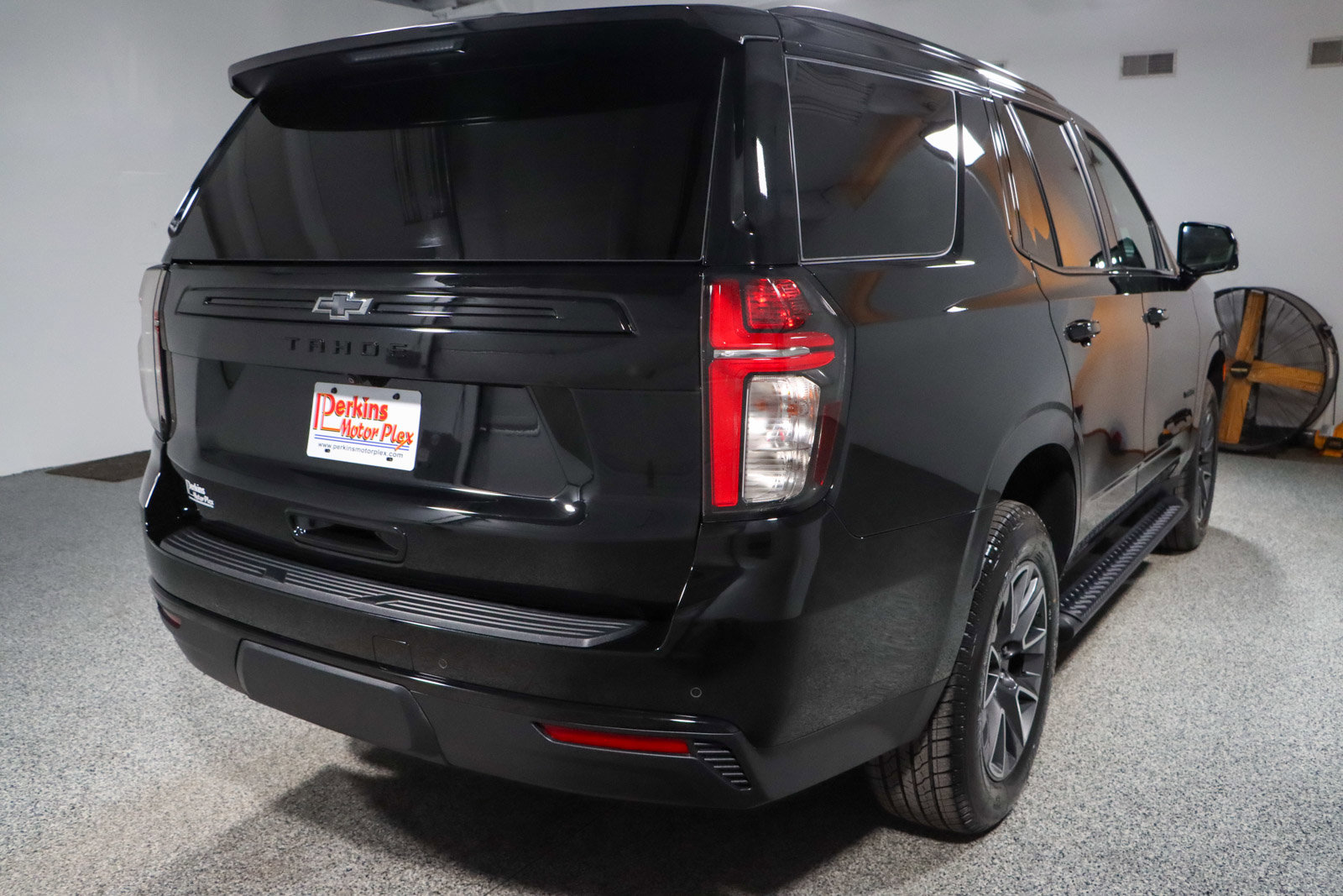 Used 2023 Chevrolet Tahoe Z71 w/ Luxury Package AWD/4WD image 7
