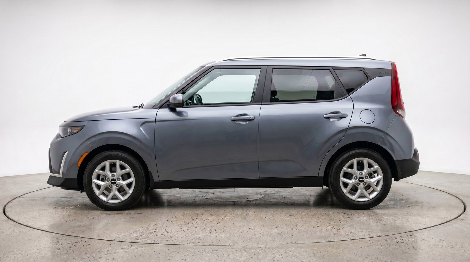 Used 2025 Kia Soul LX w/ LX Technology Package FWD image 5
