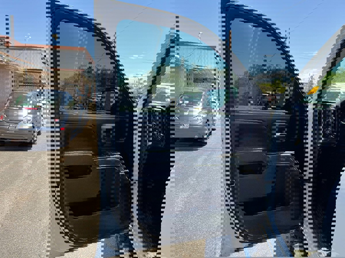 Used 2018 Chevrolet Silverado 1500 LT w/ All Star Edition AWD/4WD image 12