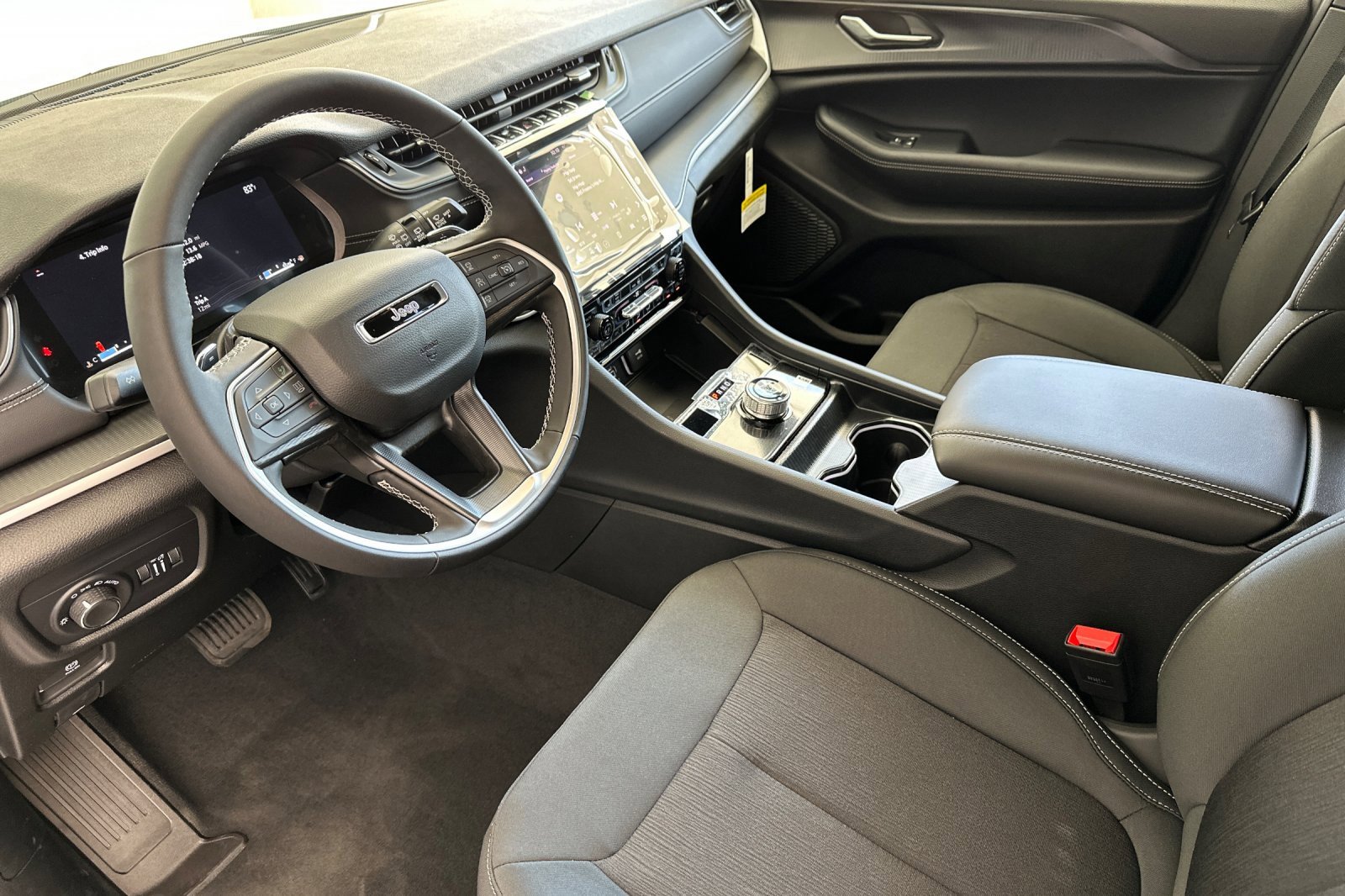 New 2025 Jeep Grand Cherokee L Laredo w/ Luxury Tech Group I image 11