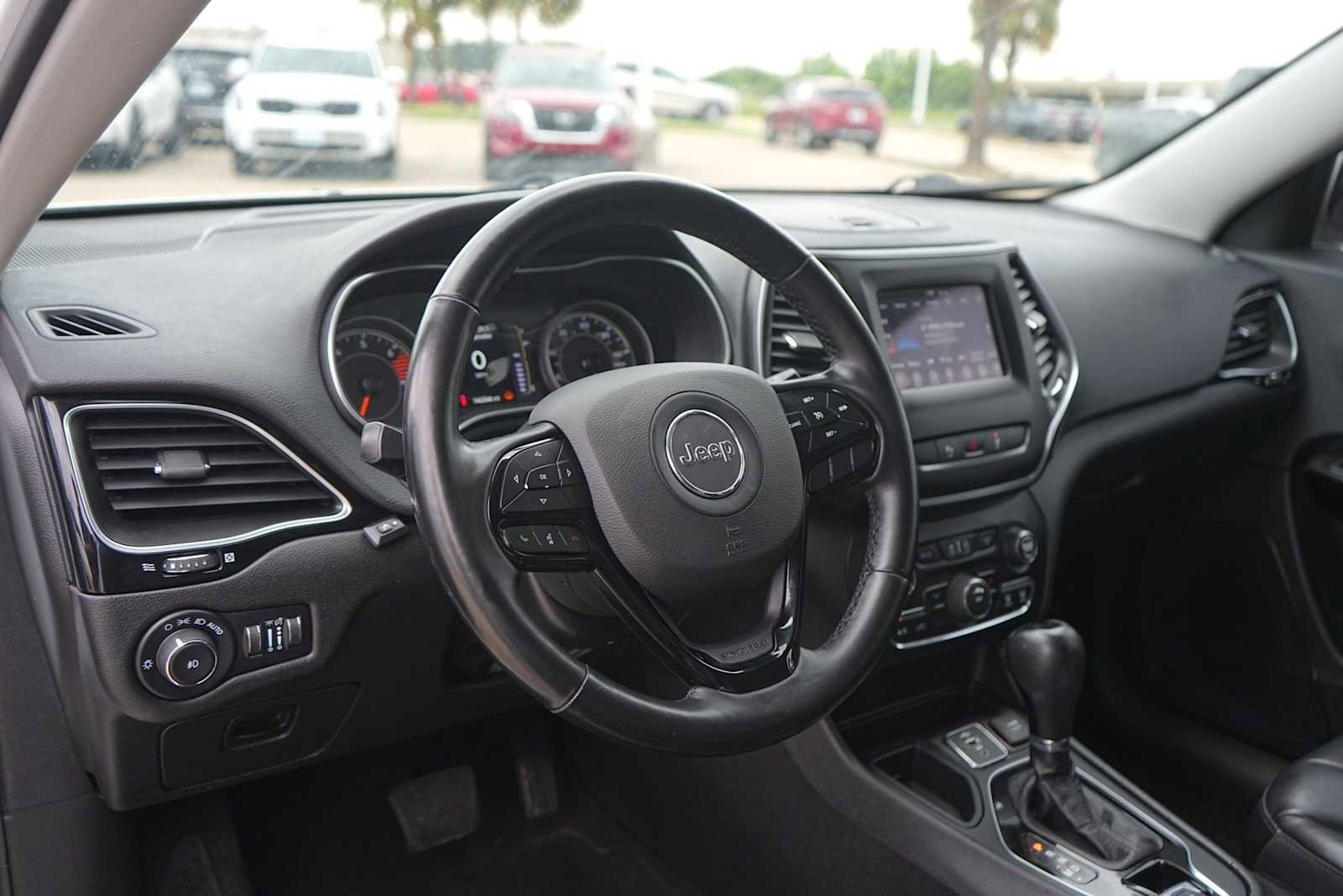 Used 2021 Jeep Cherokee Latitude Plus FWD image 2