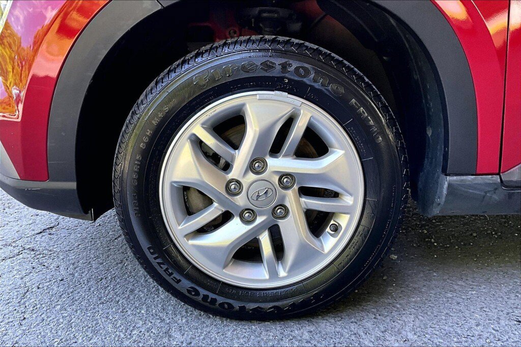 Used 2020 Hyundai Venue SEL FWD image 16