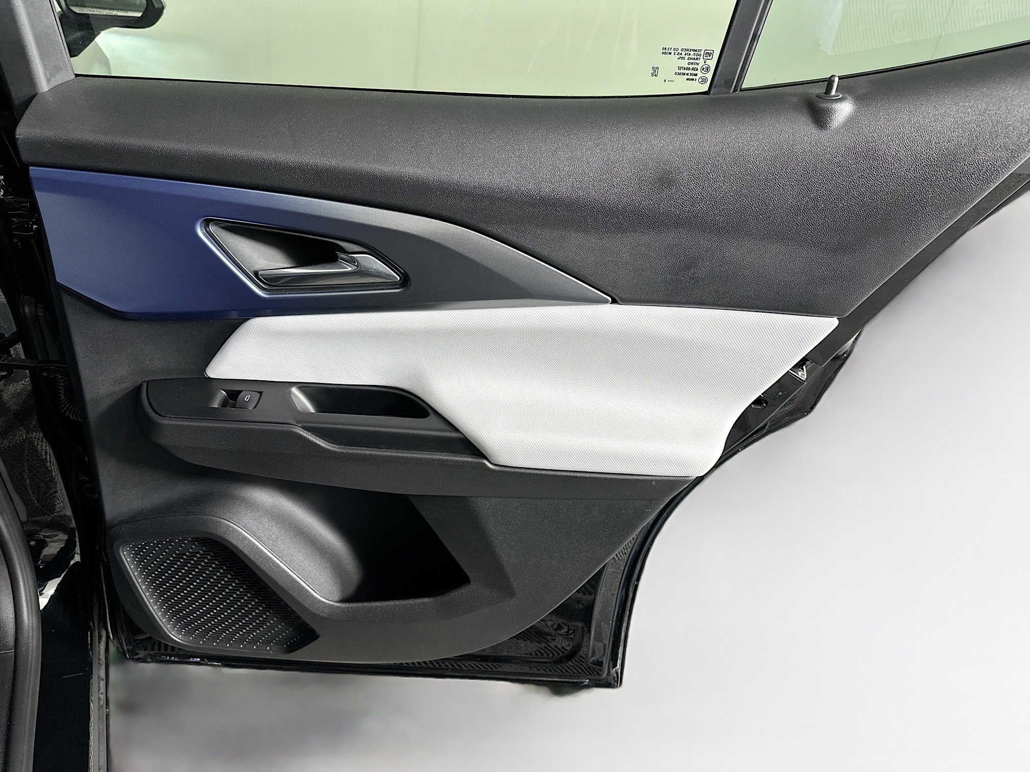 Used 2025 Chevrolet Equinox EV LT image 30