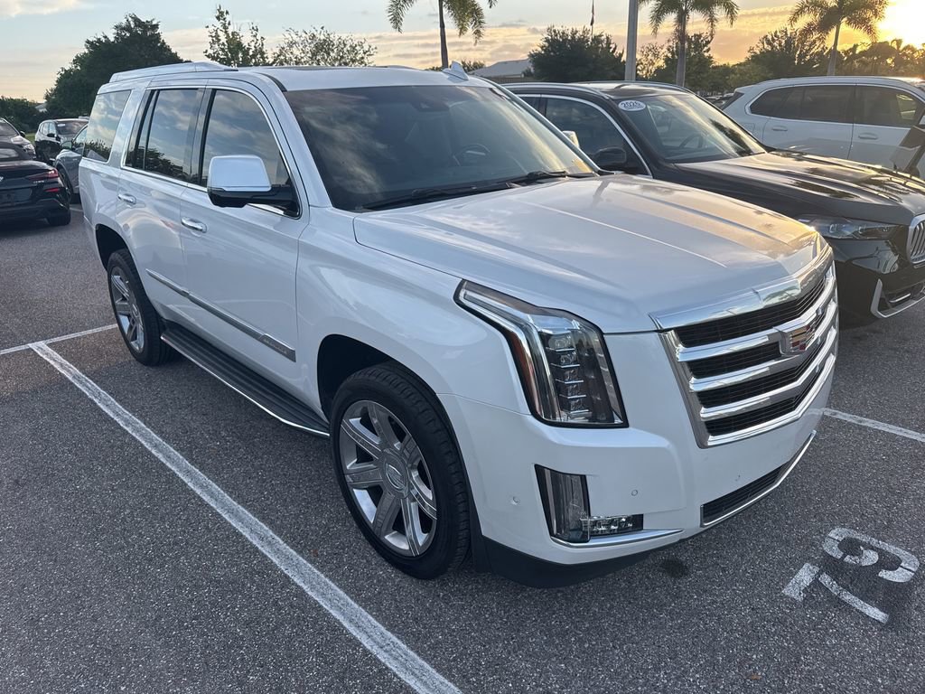 Used 2020 Cadillac Escalade Luxury RWD image 1