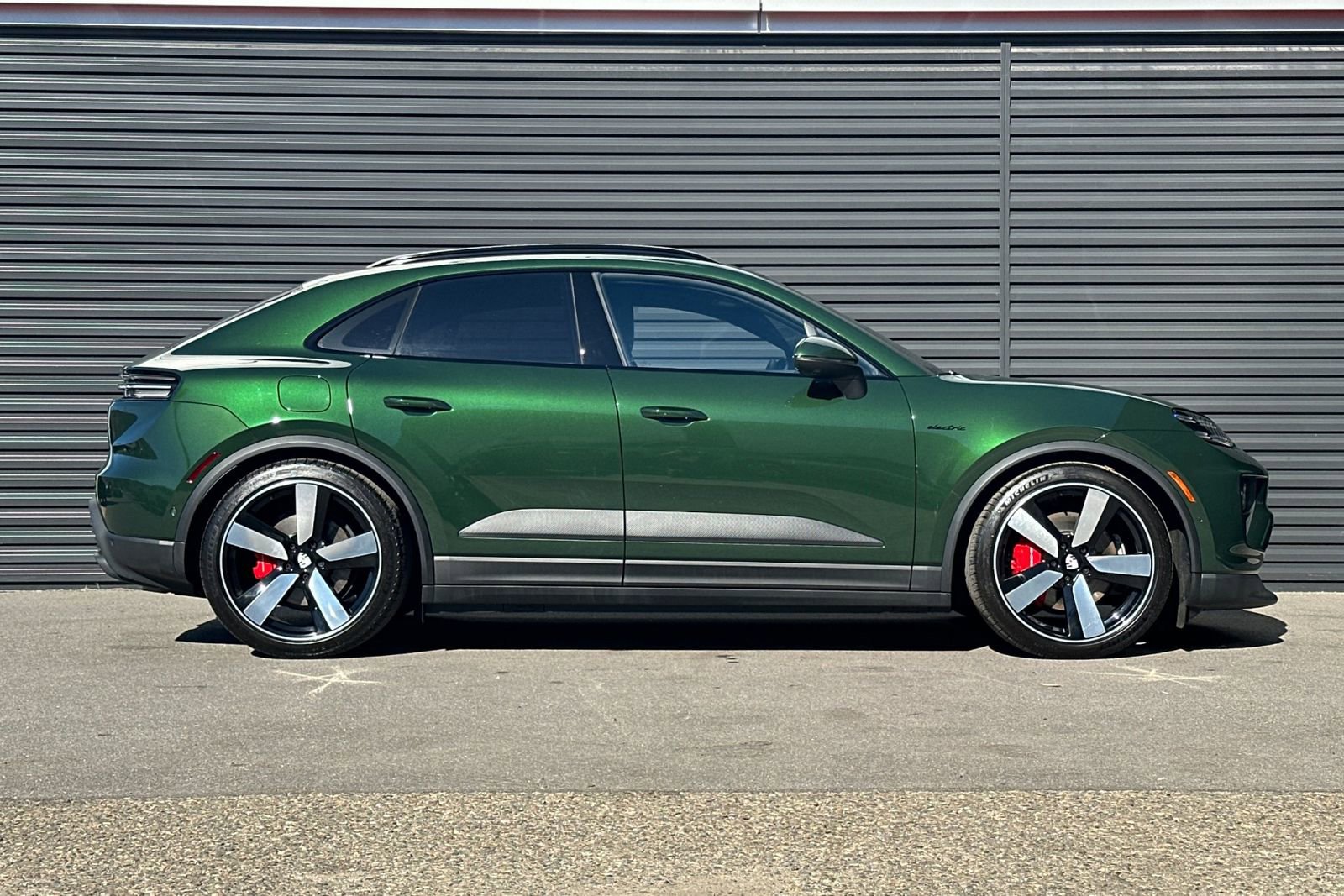 Certified 2025 Porsche Macan 4S Electric image 9