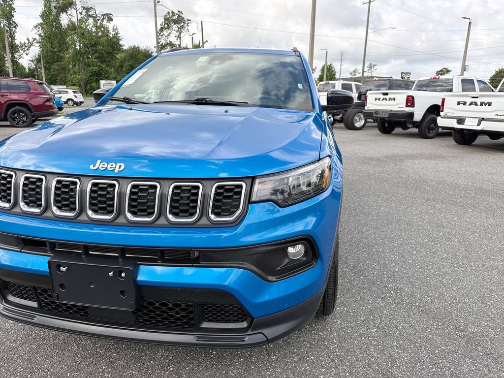 Used 2024 Jeep Compass Latitude AWD/4WD image 11