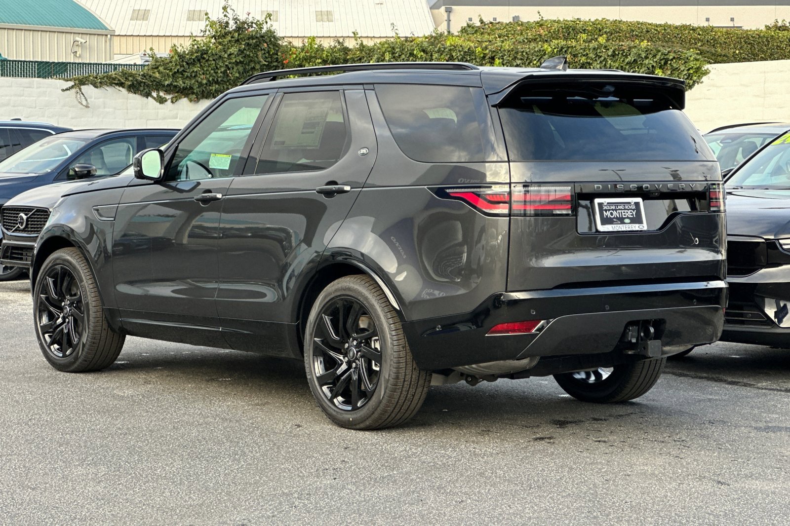 New 2025 Land Rover Discovery Dynamic SE image 3