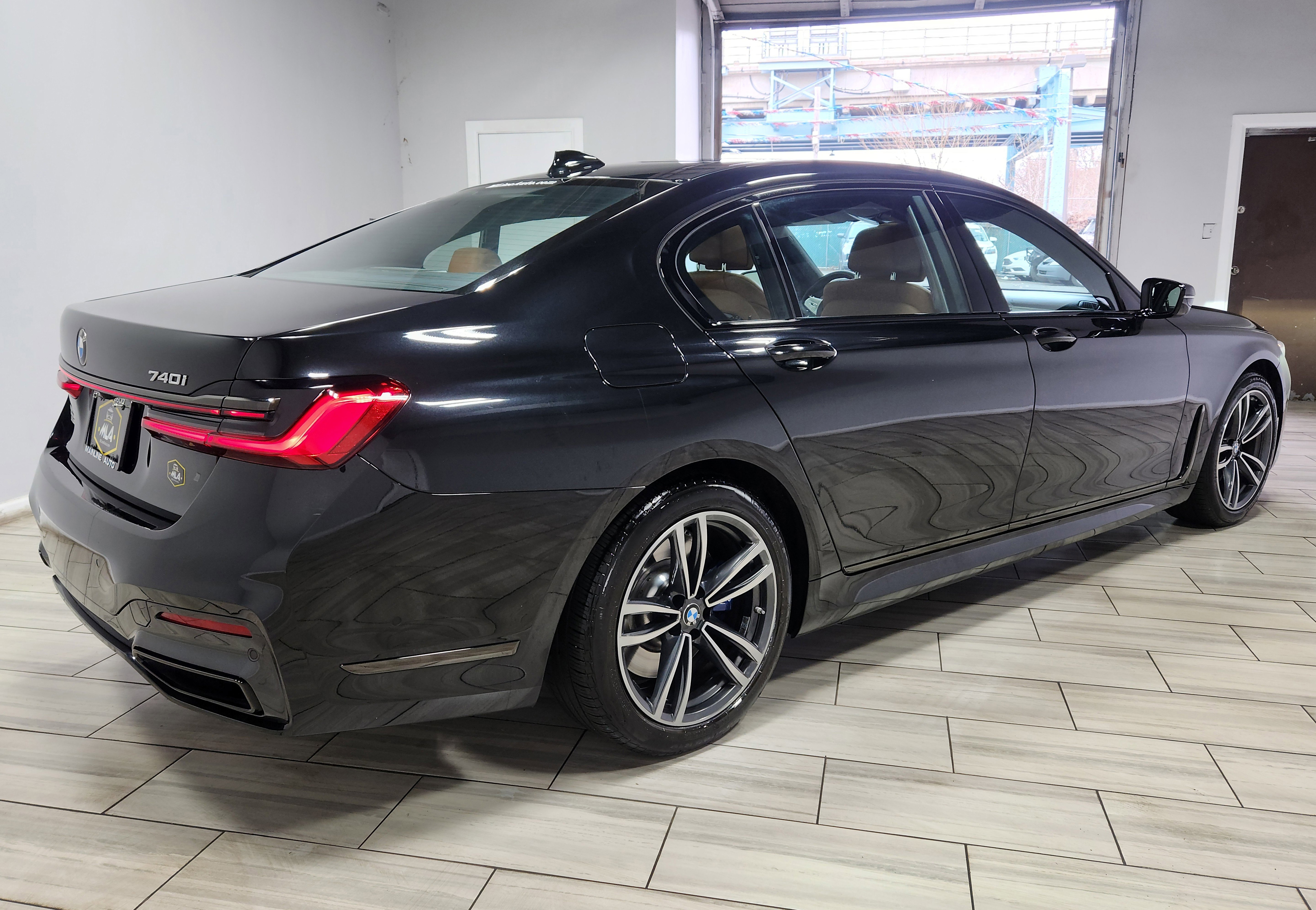 Used 2021 BMW 740i w/ M Sport Package image 5