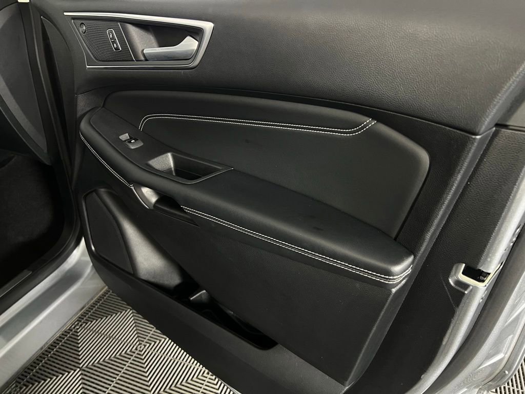 Used 2024 Ford Edge Titanium image 34