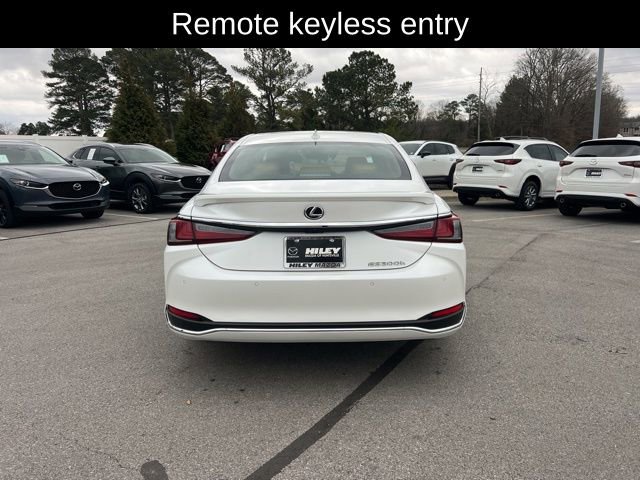 Used 2025 Lexus ES 300h Ultra Luxury image 7