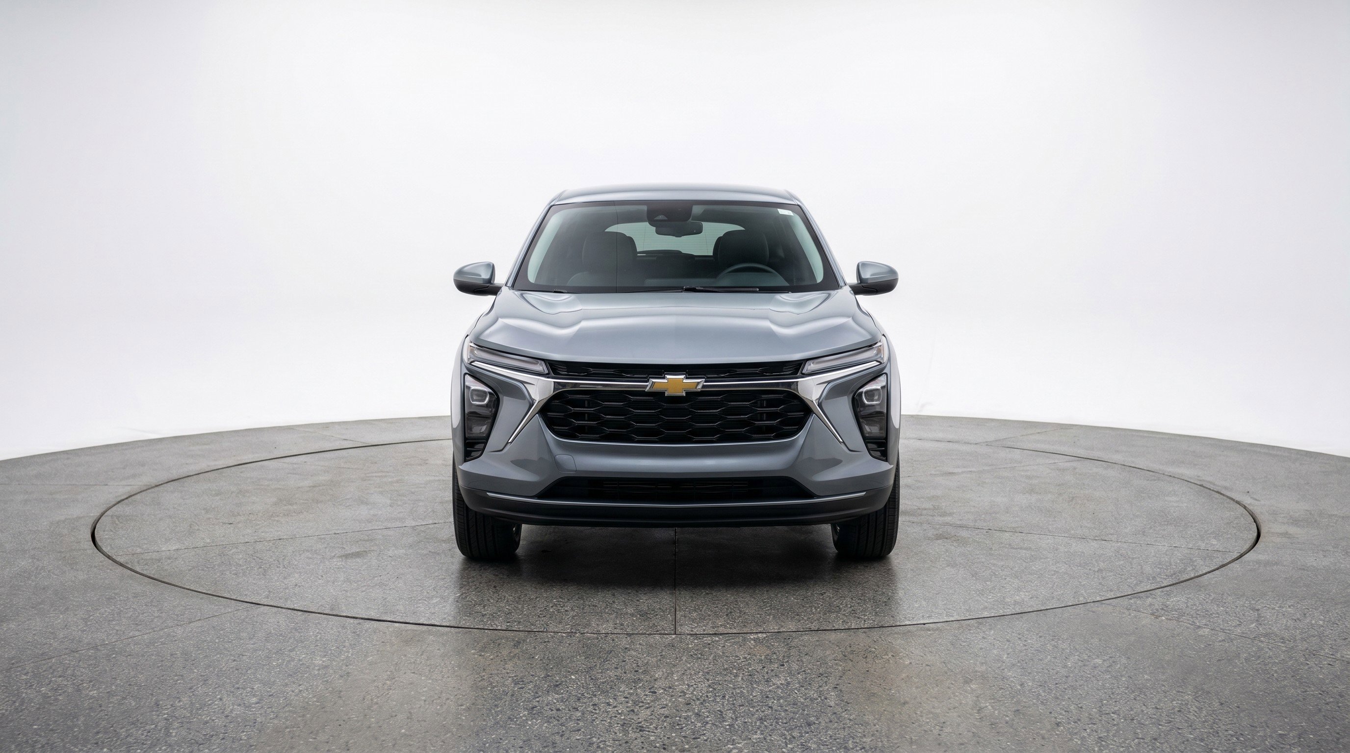 Used 2025 Chevrolet Trax LT FWD image 2